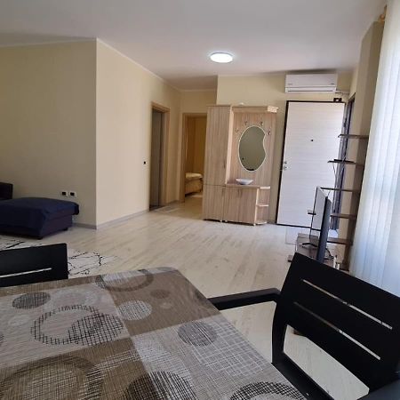 Apartment In Qerret Golem  Exterior foto